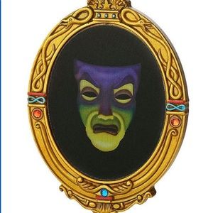 Snow White Mirror on the wall ornament